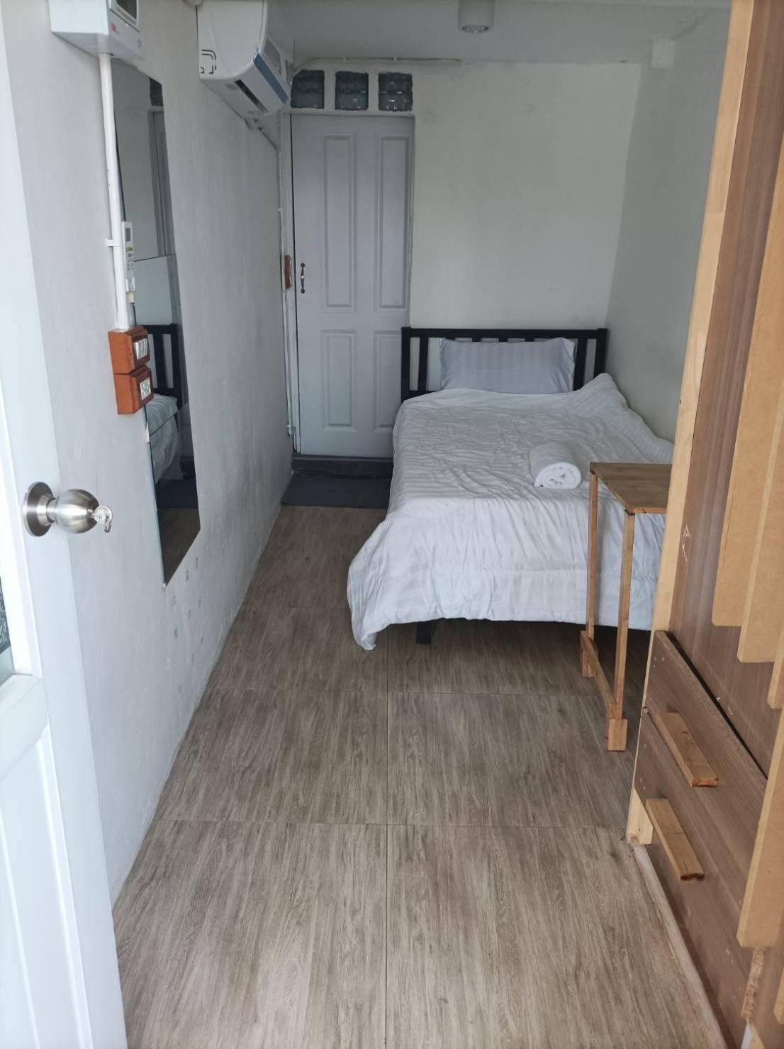 Chubby 9 Single Room Bangkok Zewnętrze zdjęcie